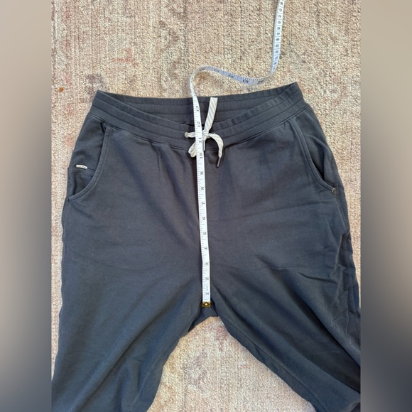 Vuori Women’s Jogger Sweatpants - Picture 4 of 5